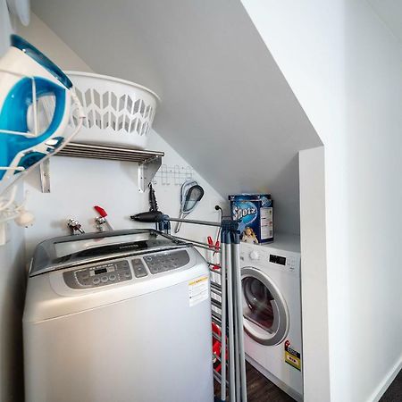 Central Family Home Cbd 1 Min Walk Куийнстаун Екстериор снимка