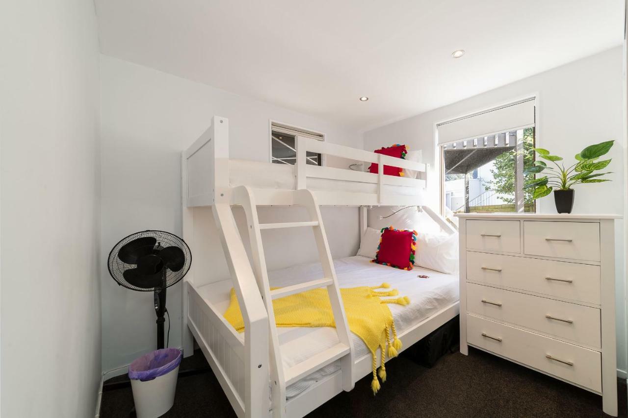 Central Family Home Cbd 1 Min Walk Куийнстаун Екстериор снимка