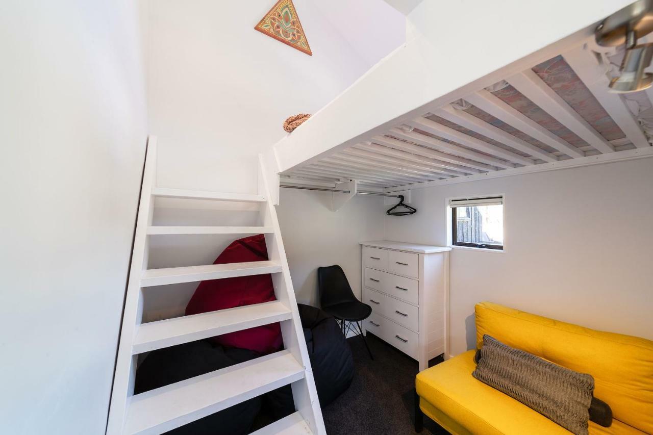 Central Family Home Cbd 1 Min Walk Куийнстаун Екстериор снимка